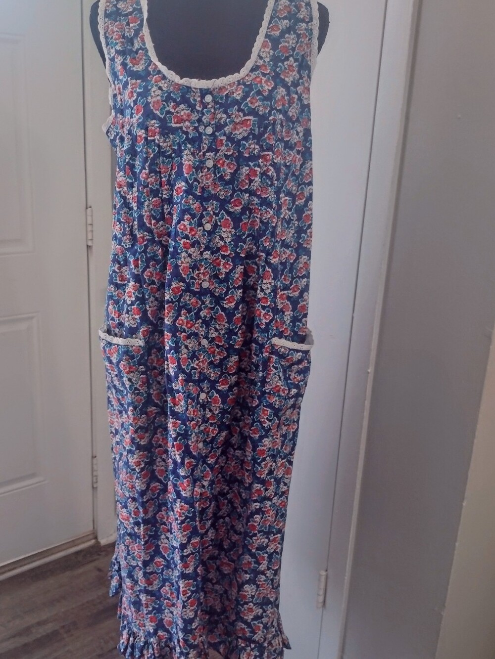 Llise Stevens Long Multi Color Floral Cotton Gown with Lace Trim Medium